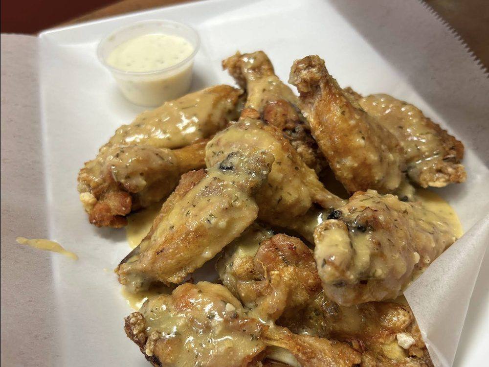 Fresh chicken wings